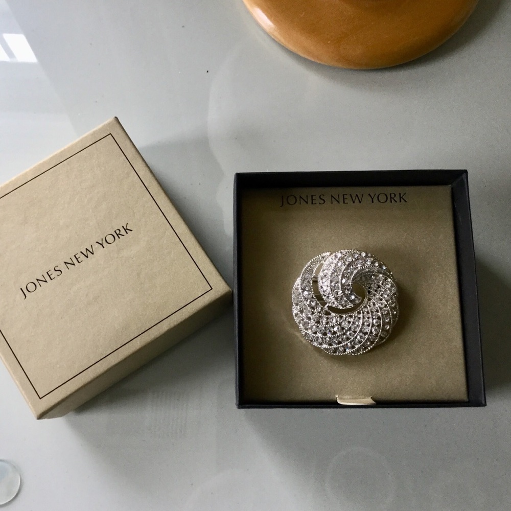 New Boxed JNY Crystal & Silver Brooch